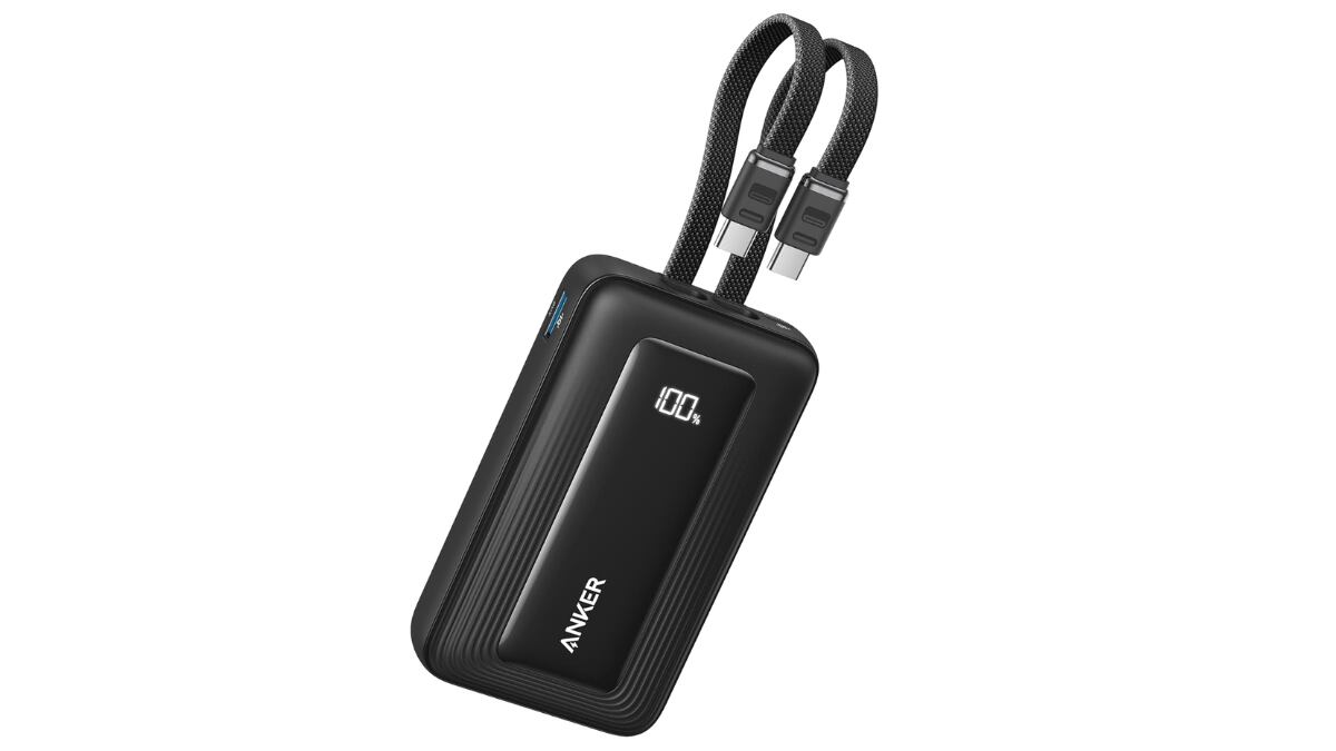 ‘Powerbank’ Anker de tamaño compacto con dos cables integrados USB-C.