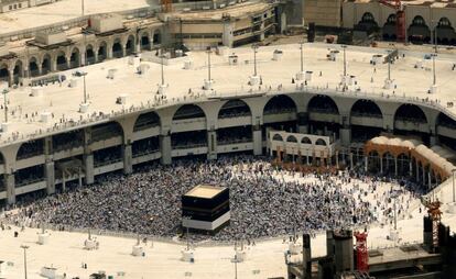 Vista aérea de la Kaaba en la Gran Mezquita de Meca (Arabia Saudita).