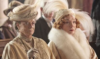 Maggie Smith y Shirley MacLaine en 'Downton Abbey'.