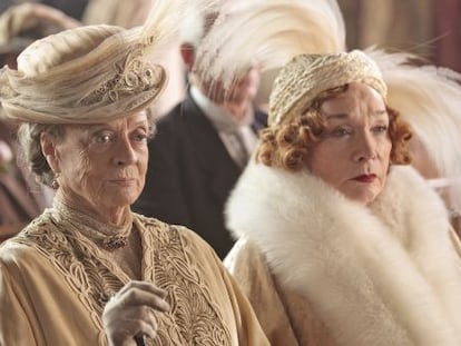 Maggie Smith y Shirley MacLaine en &#039;Downton Abbey&#039;.