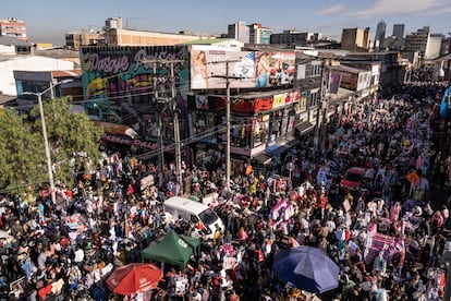 Calles de San Victorino durante el Madrugón, en Bogotá, el 21 de diciembre de 2022.