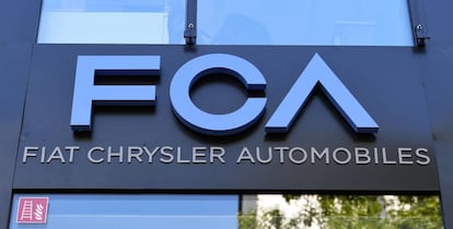 Logo de la compañía Fiat Chrysler Automobiles.  