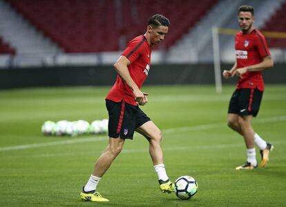 Los jugadores del Atlético en la primera toma de contacto con el Wanda Metropolitano