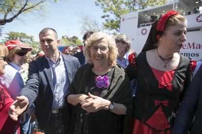 La alcaldesa de Madrid, Manuela Carmena, en la Pradera de San Isidro.