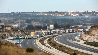 Los agricultores cortan la Autovía E-80 y la N-620 en la frontera hispanolusa de Vilar Formoso (Portugal) y Fuentes de Oñoro (Salamanca).