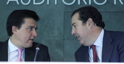 Ismael Clemente, fundador de Merlin (izquierda), y Javier García-Carranza, vicepresidente de Santander.