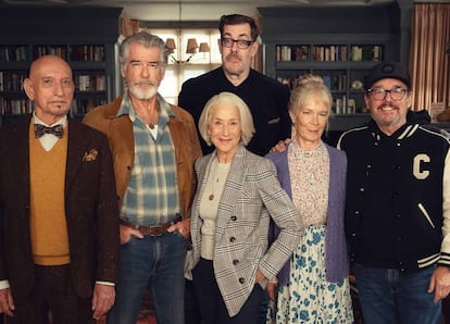 Protagonistas y director de El club del crimen de los jueves de Netflix