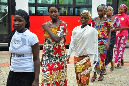 Girls who escaped from their Boko Haram captors arrive at the presidential villa in Abuja. / Reuters