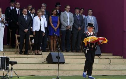 Un momento de la ceremonia de la Diada de 2011. Junto a la presidenta del Parlament, Núria de Gispert, Alicia Sánchez-Camacho, líder del PP