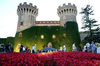 Atmósfera de festival en torno al castillo de Peralada (Girona).