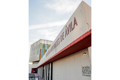 La Estación de Autobuses de Ávila, muy colorida y diseñada por Ferreira Arquitectos.
