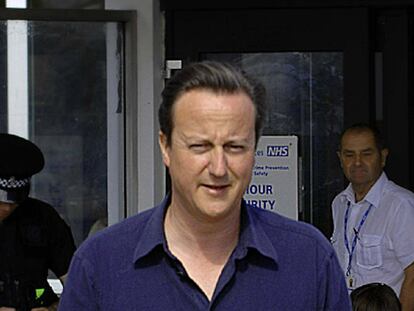 David Cameron, a la salida del hospital donde nació su cuarta hija.