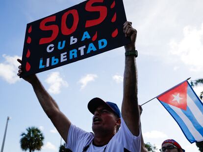 Manifestación en Miami a favor de las protestas en Cuba contra el régimen.