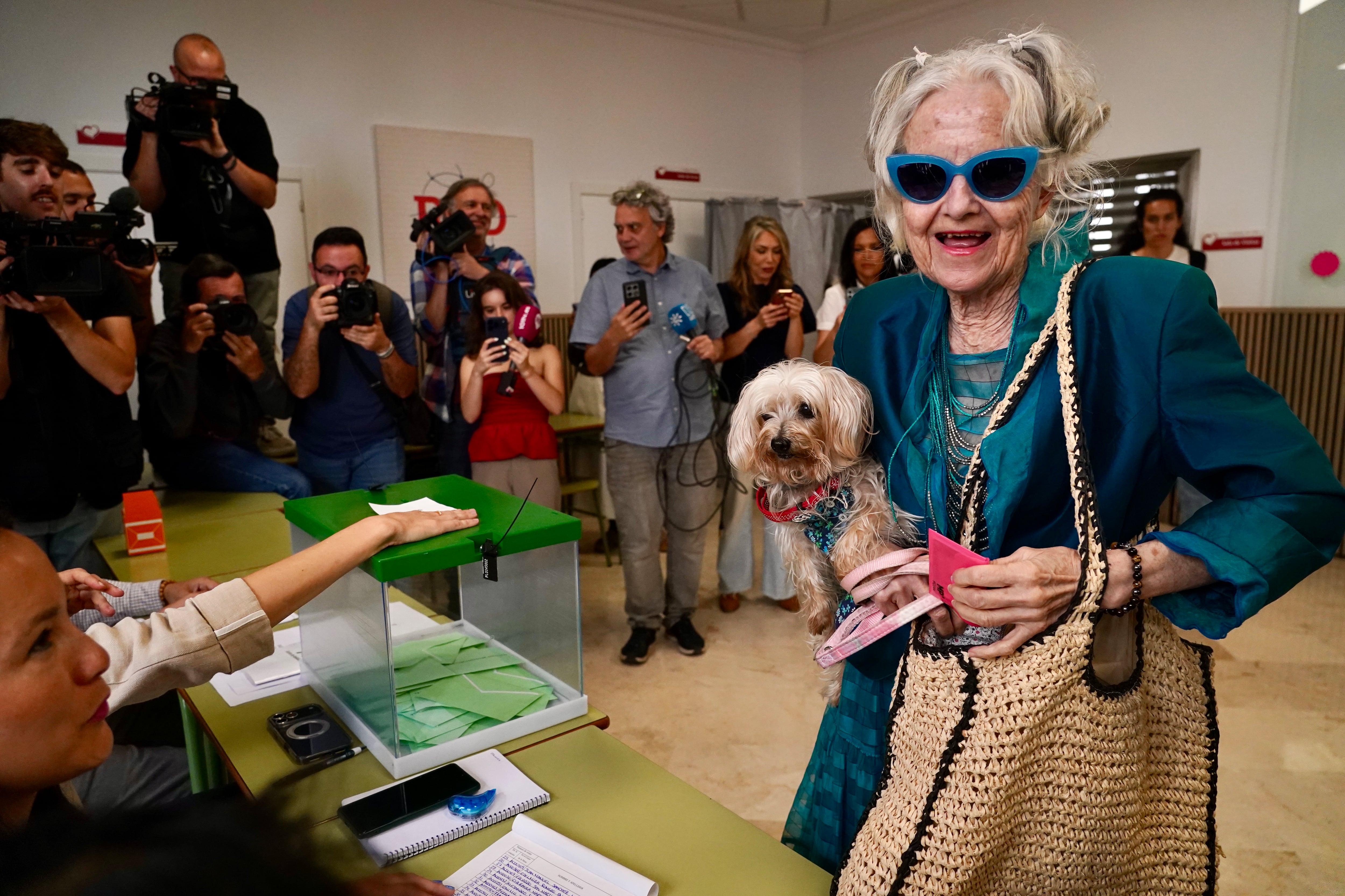Elecciones en Andalucía 17M, en directo | La participación a las 14.00 es del 37,2%, tres puntos más que en 2022
