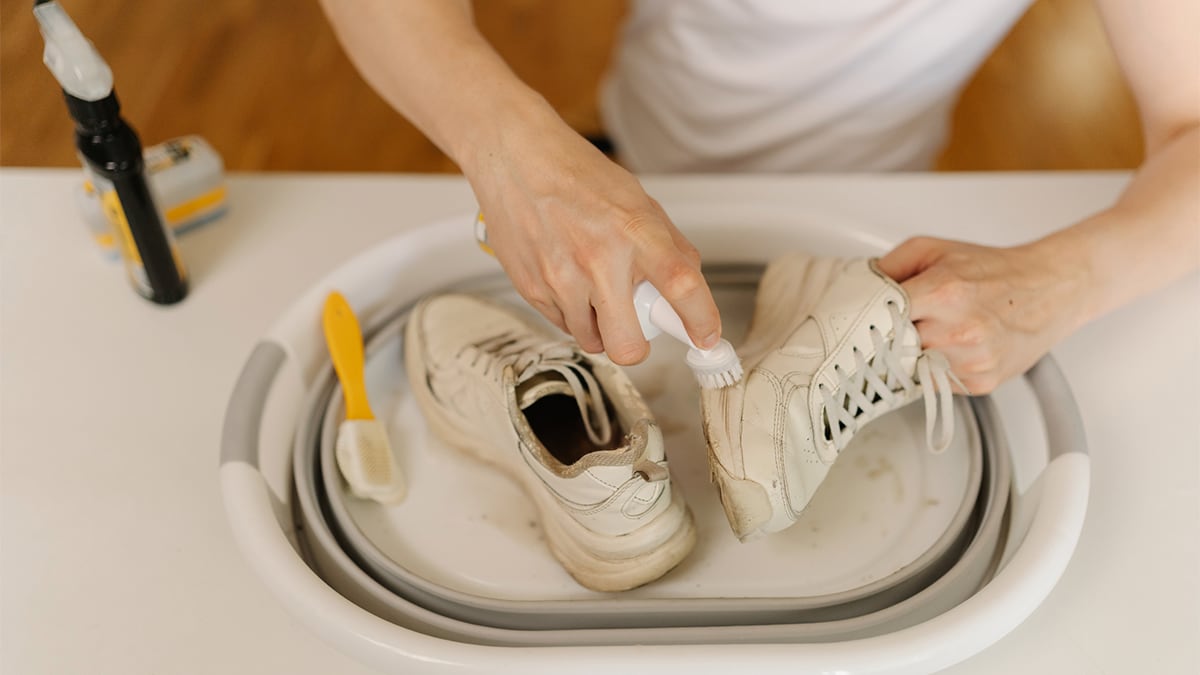 Limpiar las zapatillas nunca antes había sido tan fácil y tan efectivo.
