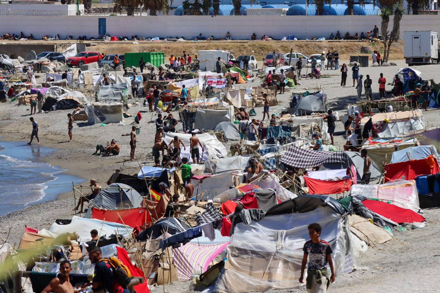 Última hora de la entrada de inmigrantes a Ceuta, en directo | España pide a la UE el apoyo de Frontex para el triaje de los migrantes que permanecen en Ceuta