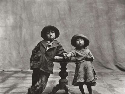 'Niños de Cuzco' (1948), fotografía de Irving Penn expuesta el Metropolitan.