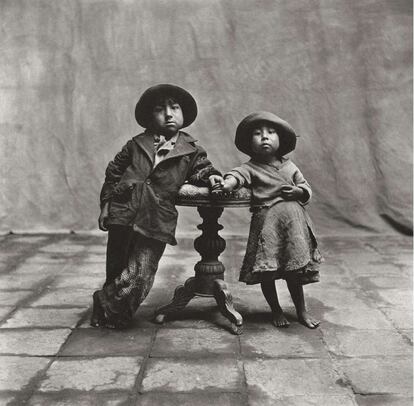 'Niños de Cuzco' (1948), fotografía de Irving Penn expuesta el Metropolitan.