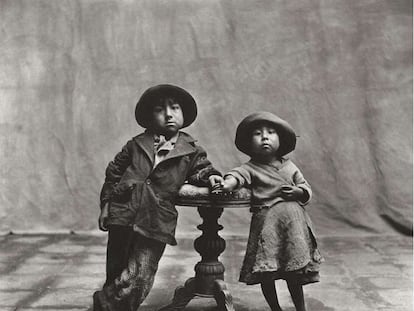 'Niños de Cuzco' (1948), fotografía de Irving Penn expuesta el Metropolitan.