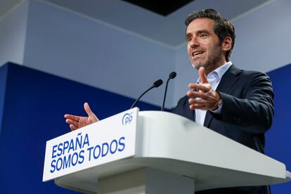 El portavoz popular, Borja Sémper, durante la rueda de prensa ofrecida este lunes en la sede del PP.