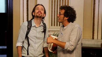 Pablo Iglesias, con el alcalde de C&aacute;diz, Jos&eacute; Mar&iacute;a Gonz&aacute;lez, &#039;Kichi&#039;, en el Ayuntamiento.