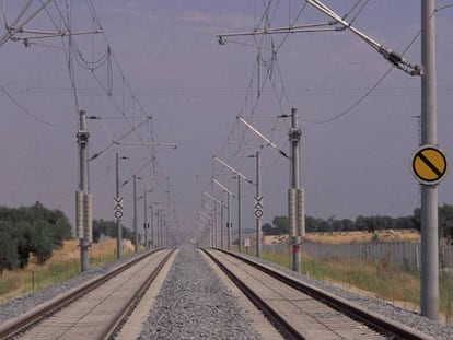 Renfe Mercancías pierde 31,7 millones hasta agosto por el coste eléctrico