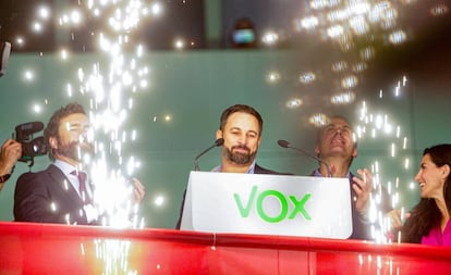 El líder de Vox, Santiago Abascal, en el centro, acompañado de Iván Espinosa de los Monteros (izquierda), Javier Ortega Smith (derecha) y Rocío Monasterio.