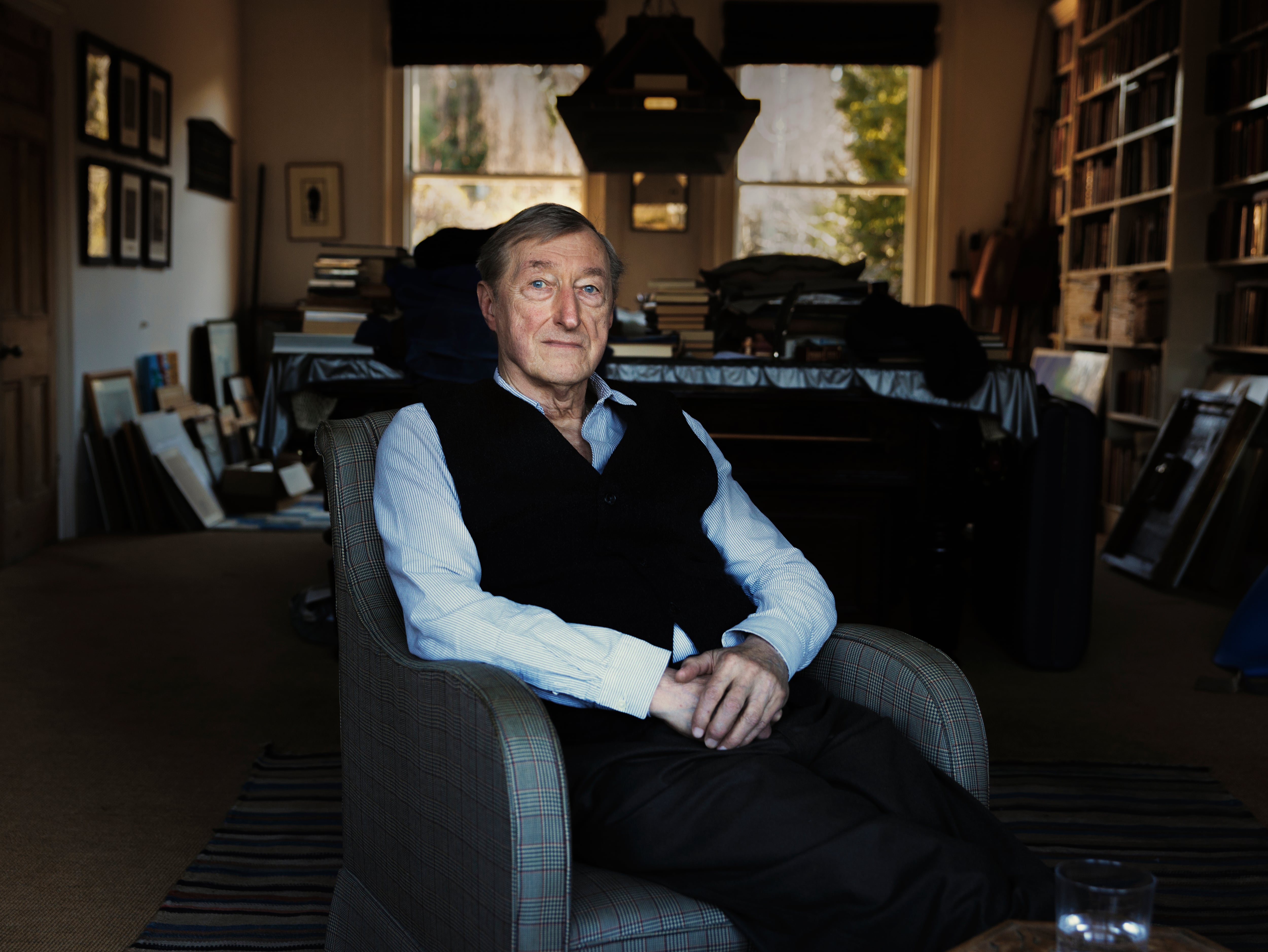 Julian Barnes retratado en su casa en el norte de Londres, en enero de 2026. 