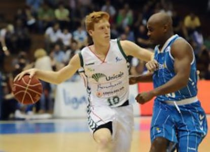 Alberto Díaz en un encuentro vistiendo la camiseta del Unicaja.