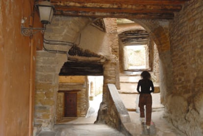 Pasadizo en el casco antiguo de Ager