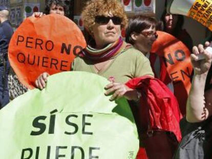 Escrache frente a la vivienda del popular González Pons en Valencia.