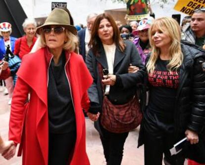 Las actrices Jane Fonda, Catherine Keener y Rosanna Arquette en el Senado.