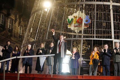 El alcalde de Vigo, Abel Caballero, durante la ceremonia de apagado de las luces navideñas a golpe de 15 de enero.