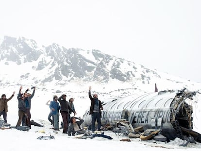 Una imagen de la película 'La sociedad de la nieve', de J. A. Bayona, nominada al Globo de Oro a la Mejor película de habla no inglesa.