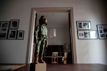 Pequena escultura de Ernesto 'Che' Guevara no apartamento em que nasceu, em Rosário, Argentina.