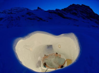 Un jacuzzi entre hielo y al aire libre en medio del Pirineo andorrano