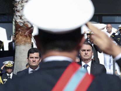 Jair Bolsonaro, ao lado de Sergio Moro, num ato realizado em 11 de junho em Brasília.