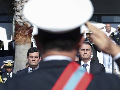 Jair Bolsonaro, ao lado de Sergio Moro, num ato realizado em 11 de junho em Brasília.