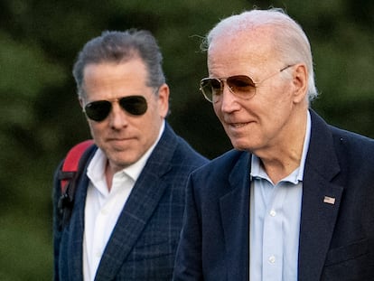 El presidente de Estados Unidos, Joe Biden, con su hijo, Hunter Biden, en junio, en Washington.