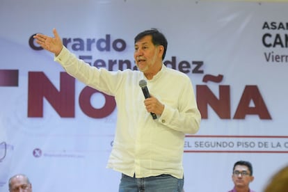 Gerardo Fernández Noroña, durante una asamblea en Campeche.