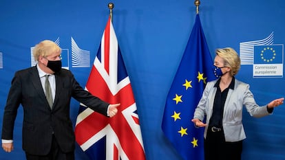 El primer ministro británico, Boris Johnson, y la presidenta de la Comisión Europea, Ursula von der Leyen, tras una 
reunión pos-Brexit en diciembre en Bruselas.