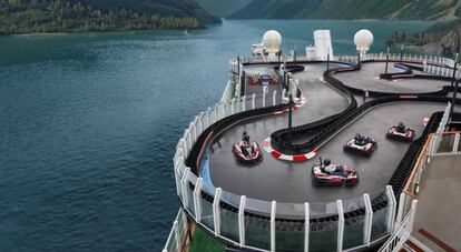 La pista de karts en la cubierta del 'Norwegian Encore'.