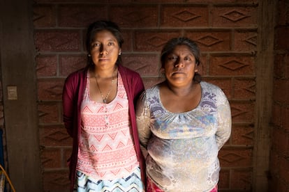 Domitila Mendoza, 42, and her 16-year-old daughter Anaí, in Vicente Guerrero, Metlatónoc.