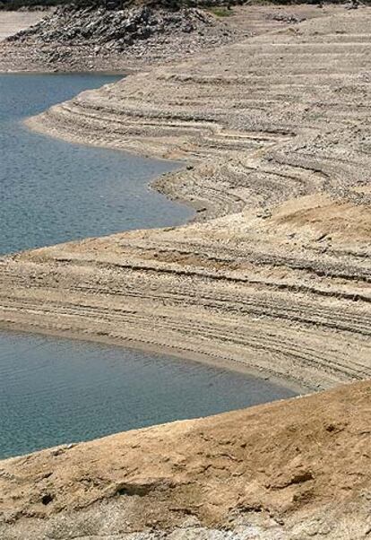 El embalse del Atazar, en Madrid, afectado por la sequía.