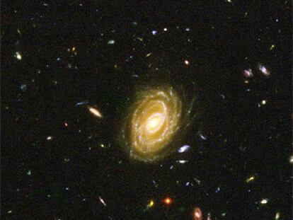 Esta nueva galaxia se generó tan solo unos cientos de millones de años después del Big Bang.