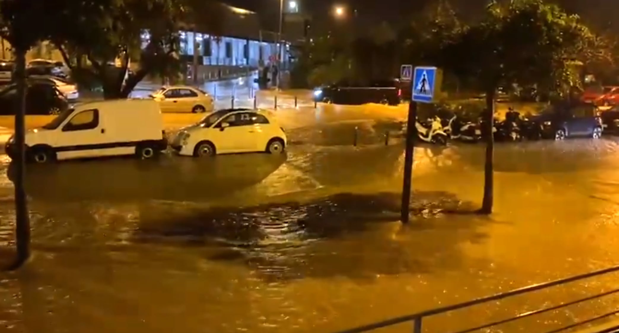 Inundaciones de bajos y garajes en Ibiza por una fuerte tromba de agua