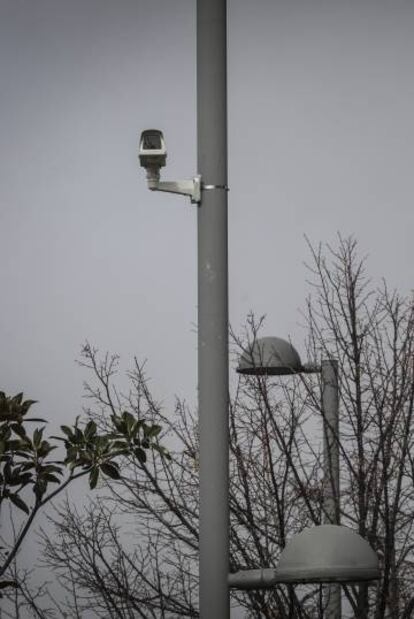 Una de las cámaras de videovigilancia instaladas en Las Rozas que nunca han llegado a utilizarse.