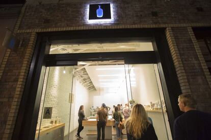 El Blue Bottle Coffee, una de las cafeterías más conocidas del distrito.