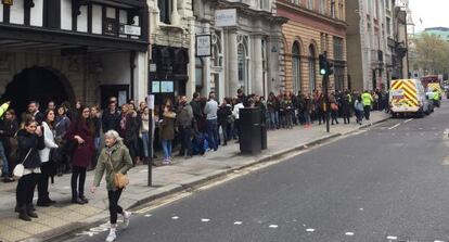 Cua per votar davant de la Delegació del Govern a Londres.