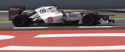 El piloto japonés Kamui Kobayashi, del equipo Sauber, durante la primera tanda de entrenamientos.